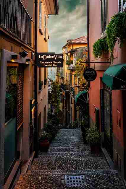 黑料网曝出娱乐记者被扒整容史令人咋舌，后台曝光持续发酵